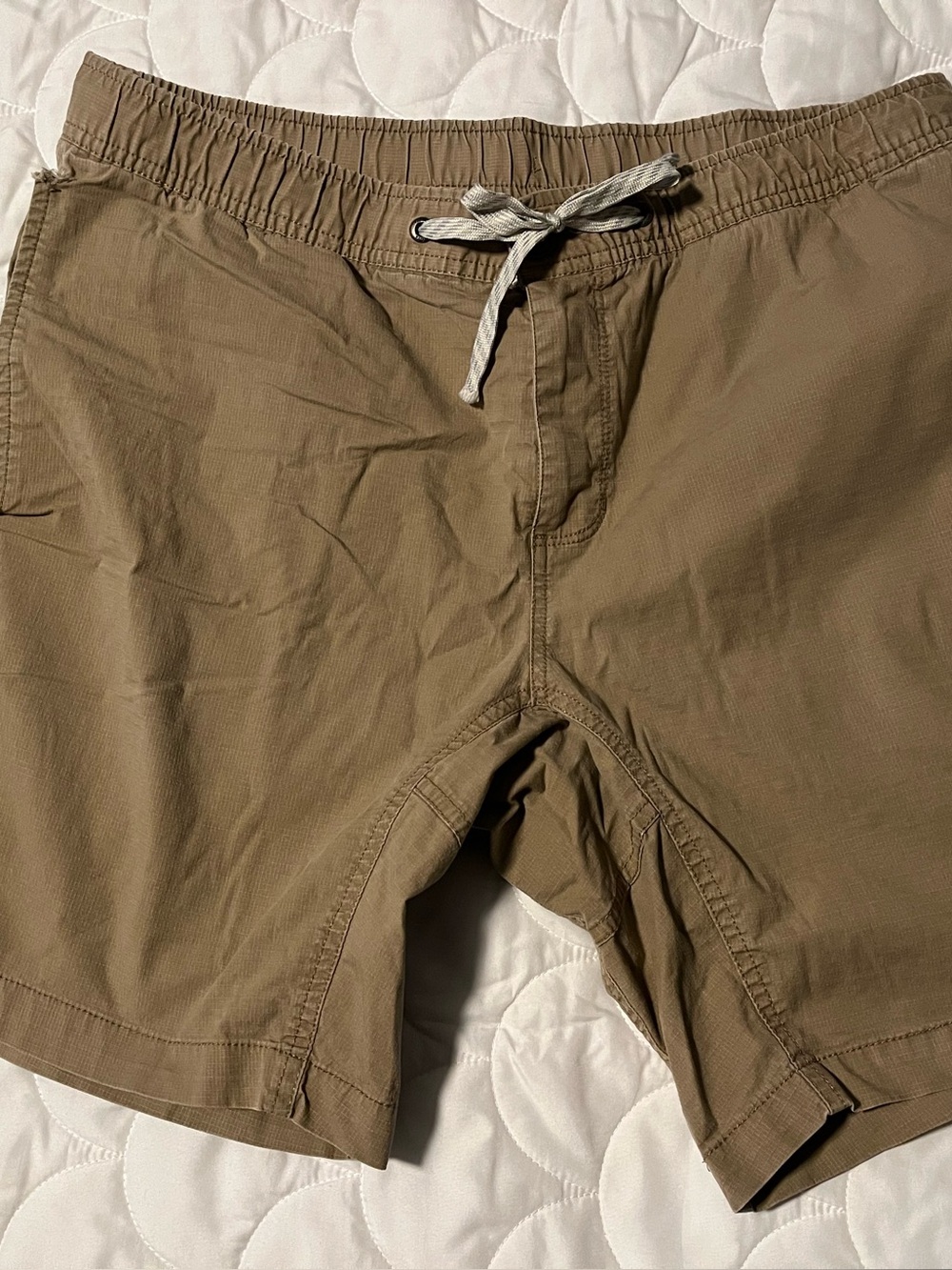 Vuori 8” Men’s Ripstop Hybrid Shorts with Zipper Pocket